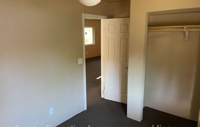 2 beds, 1 bath, 750 sqft, $1,250, Unit B