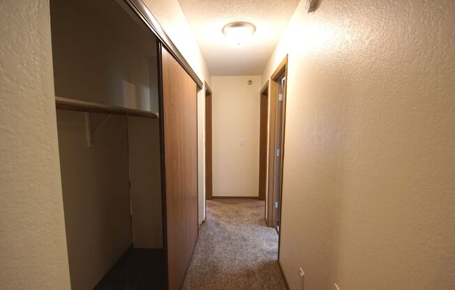 2 beds, 2 baths, 915 sqft, $1,650, Unit 212