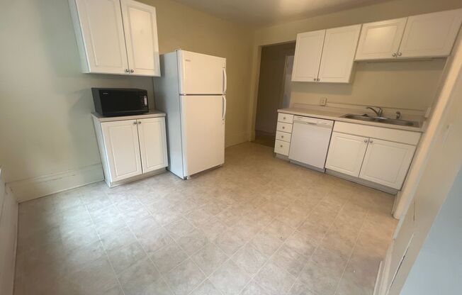 1 bed, 1 bath, 700 sqft, $1,350, Unit #5