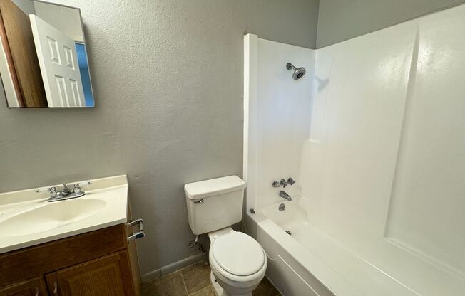 1 bed, 1 bath, $500, Unit Apt 203