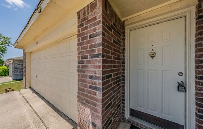 Lovely 3 bedroom, 2 bath home in Summerfields near schools, shopping & more! 8125 Rambler Rose Street, Fort Worth, TX 76137