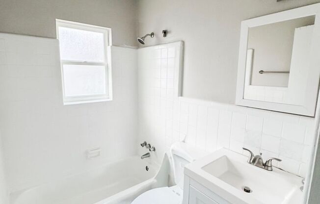 2 beds, 1 bath, 850 sqft, $1,300, Unit 26-A4