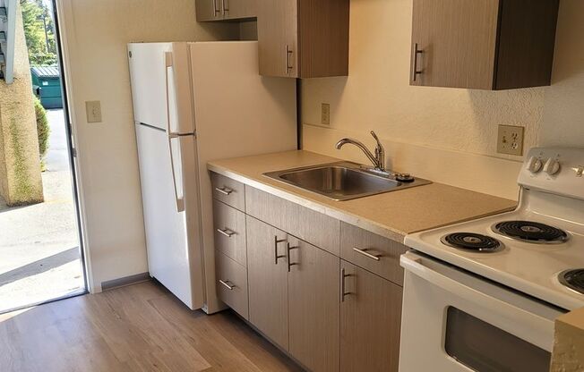 Studio, 1 bath, 450 sqft, $1,225, Unit 213