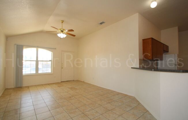 3 beds, 2 baths, $1,150, Unit Unit B