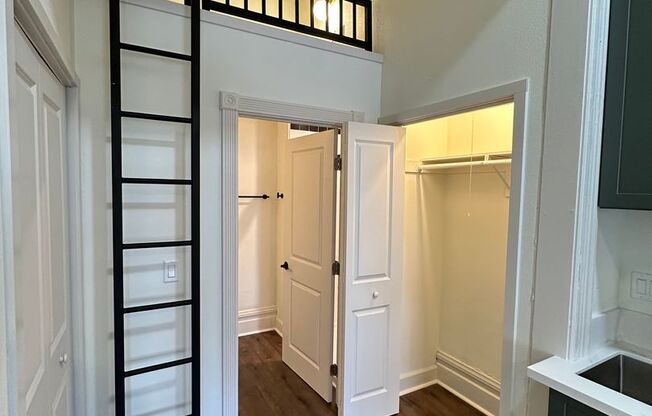 Studio, 1 bath, 166 sqft, $1,800, Unit 212