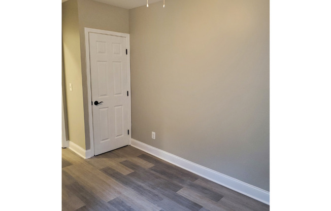 17 West Talbott Street $550 Available Room (Shared Bath)