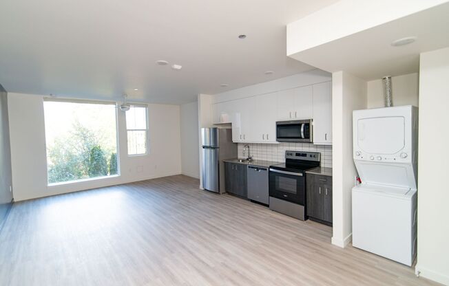 1 bed, 1 bath, 472 sqft, $1,350, Unit 312