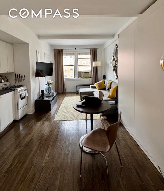 457 West 57 St apt 814