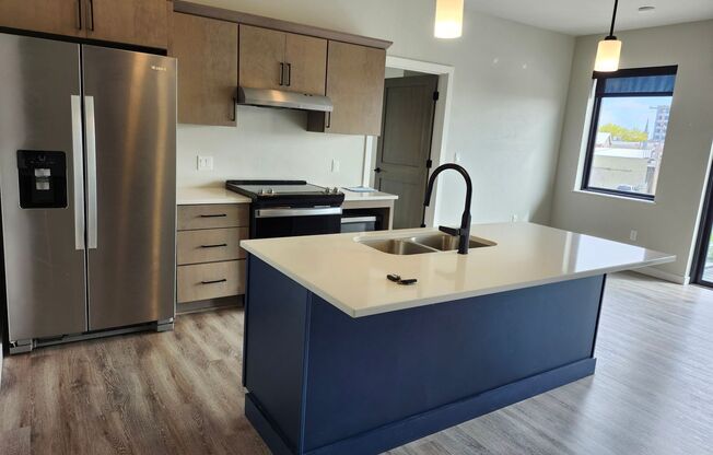 2 beds, 2 baths, 1,046 sqft, $1,600, Unit 208