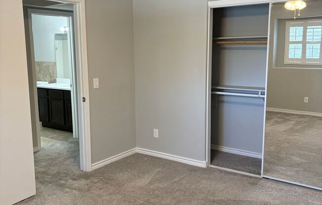 3 beds, 2.5 baths, $2,050, Unit # 1159