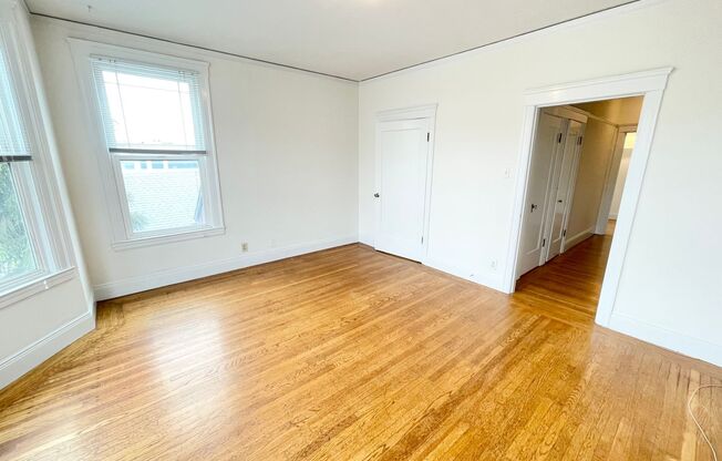 120 (2206 Greenwich/3201 Fillmore)