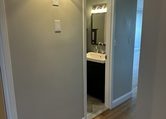 2 beds, 1 bath, 833 sqft, $2,800, Unit 705