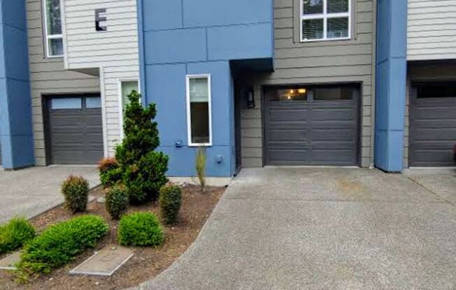 Stunning Contemporary Townhouse-Lynnwood