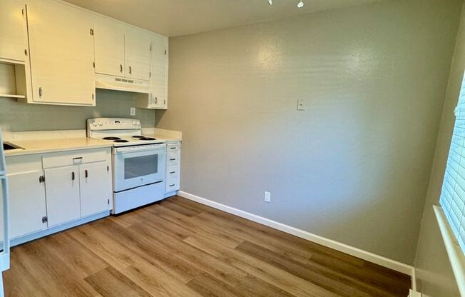 Downstairs fully updated 2/1 apartment near Westgate Mall!