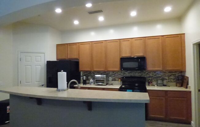 2 beds, 2 baths, $1,895