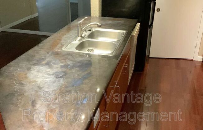 5302 E Van Buren St Apt 1015