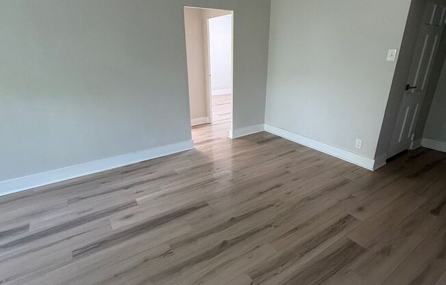2 beds, 1 bath, 1,000 sqft, $1,295, Unit 6244 Oakland Ave #301