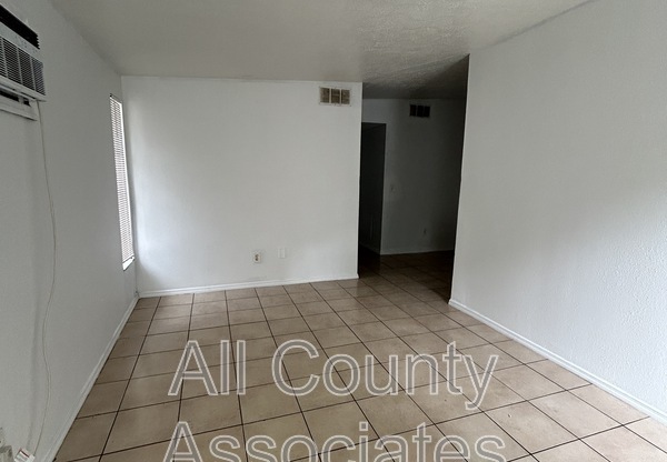 8722 N 48 ST