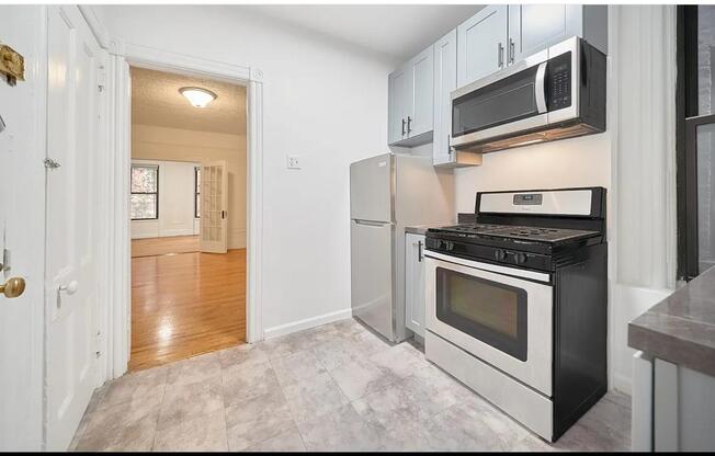 2 beds, 1 bath, $3,700, Unit 2RR