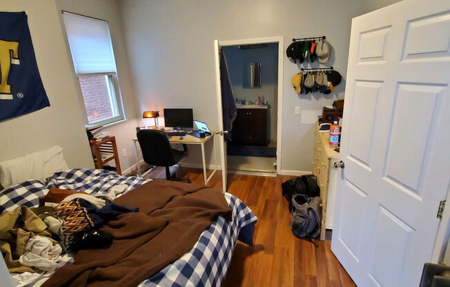 1 bed, 1 bath, 550 sqft, $1,100, Unit #102 (2)