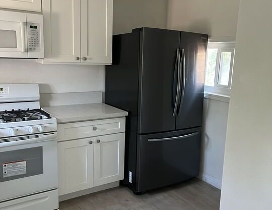 2 beds, 1 bath, 1,000 sqft, $2,350, Unit 1/4