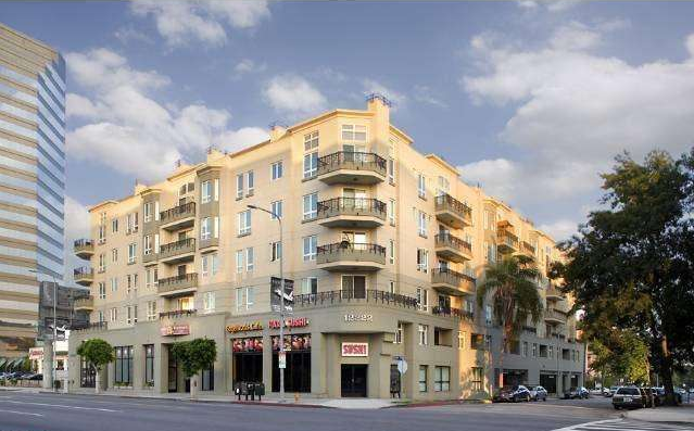 Modern and bright contemporary corner condo on Wilshire