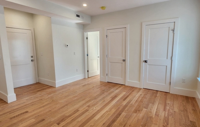 1 bed, 1.5 baths, 590 sqft, $3,300, Unit 5