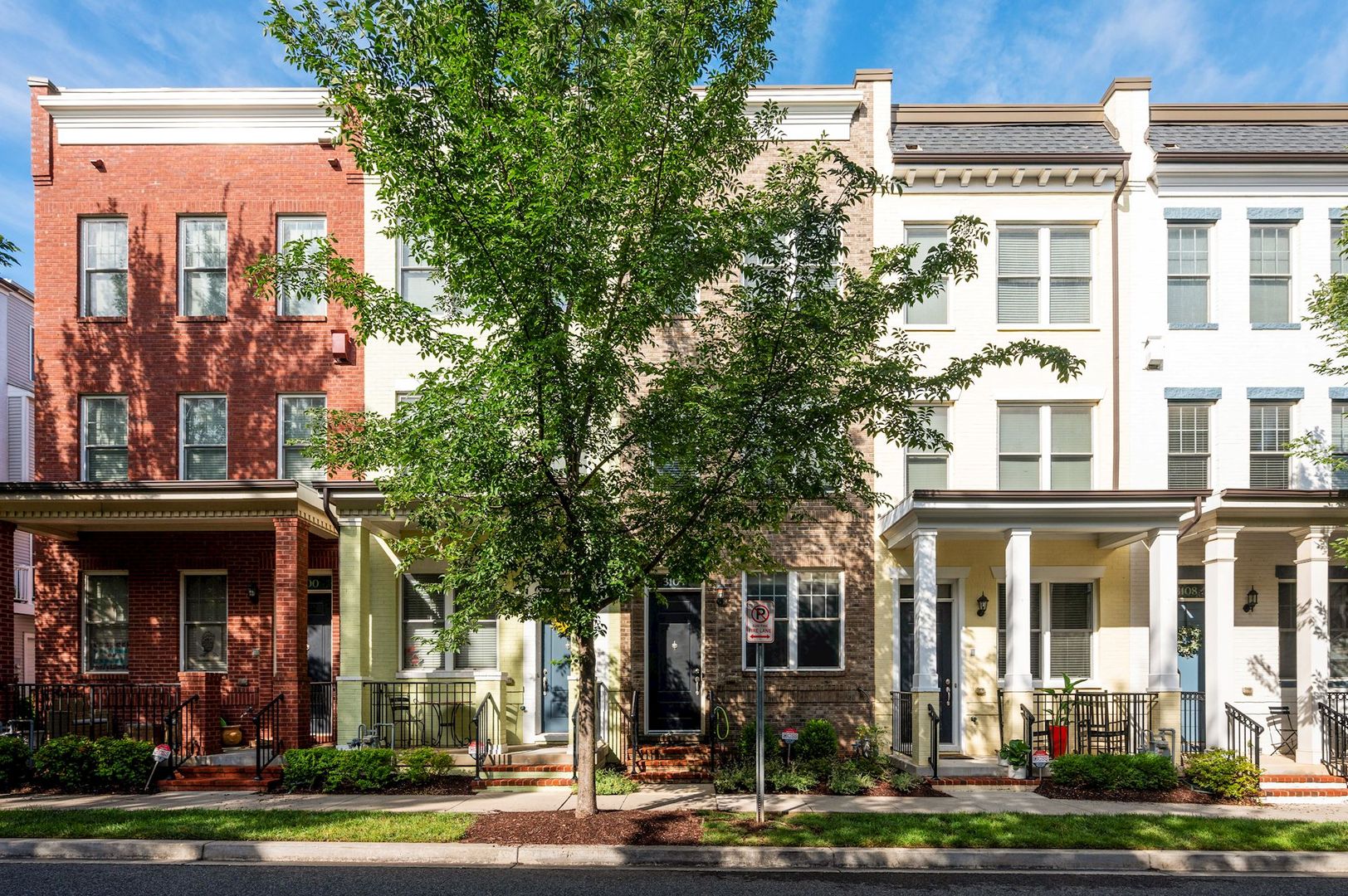 3 bedroom 2.5 bathroom TownHome // Brookland//Garage Parking & Rooftop Deck