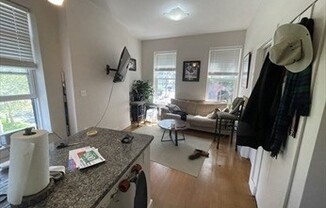 2 beds, 1 bath, $3,000, Unit 2