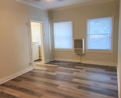 Studio, 1 bath, 550 sqft, $1,275, Unit 111