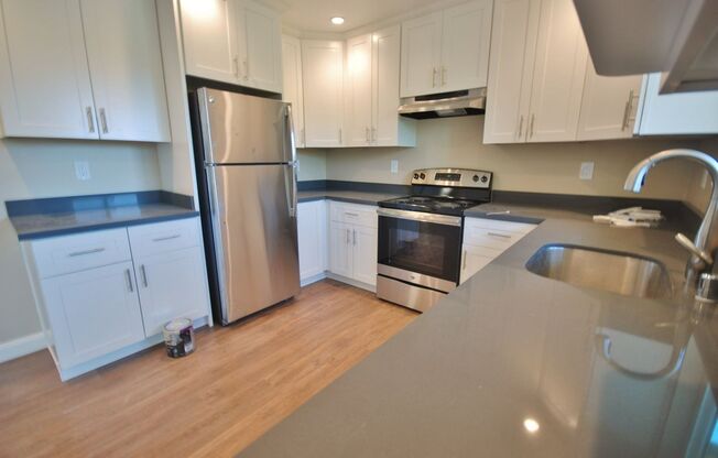 Gar - 1133 Village Dr.