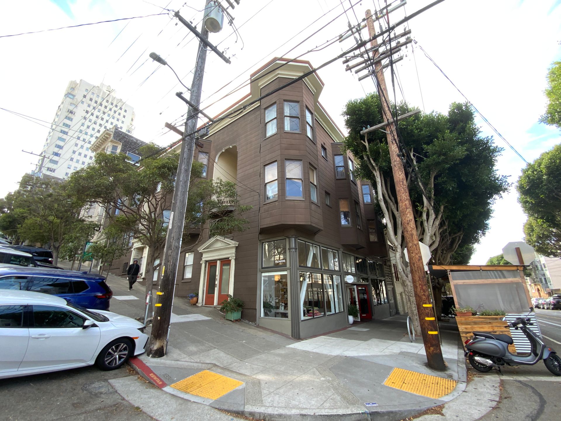 REMODELED 1BR. IN-UNIT LAUNDRY! Dishwasher! Bay Windows!
