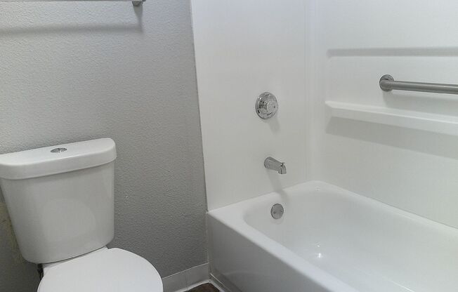 1 bed, 1 bath, 690 sqft, $1,400, Unit 54