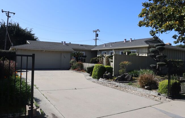 Wonderful three bedroom home in Monterey Park area of South Salinas