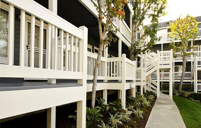 2 beds, 2 baths, 945 sqft, $2,650, Unit 69-202