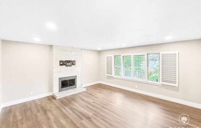 Stunning 4BD/2.5 BA W/ Large Backyard and Attached Garage in Clairemont!