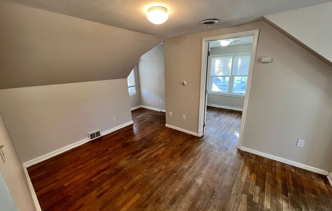 2 beds, 1 bath, $725