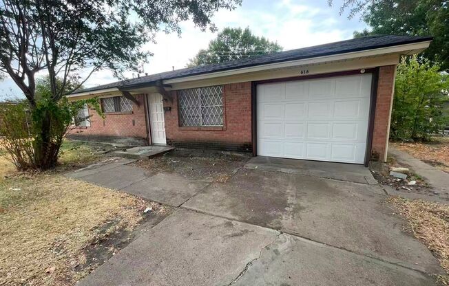 Beautiful 3 Bedroom 1.5 Bathroom in Mesquite!