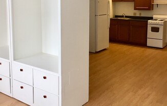 Studio, 1 bath, 450 sqft, $1,165, Unit 310