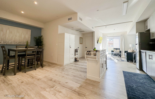 1 bed, 1 bath, 720 sqft, $2,450