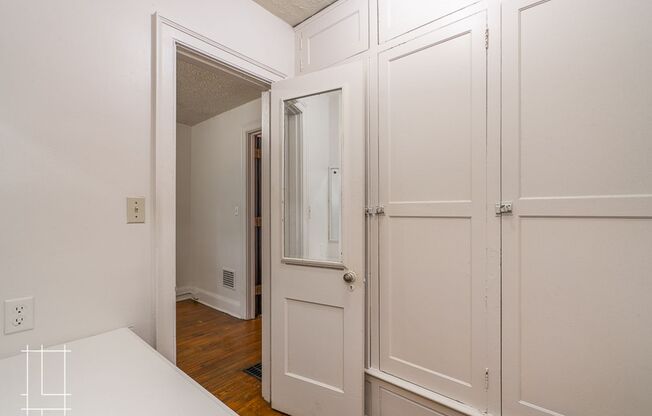 Studio, 1 bath, $775, Unit 440 E. Maynard Ave Apt. D