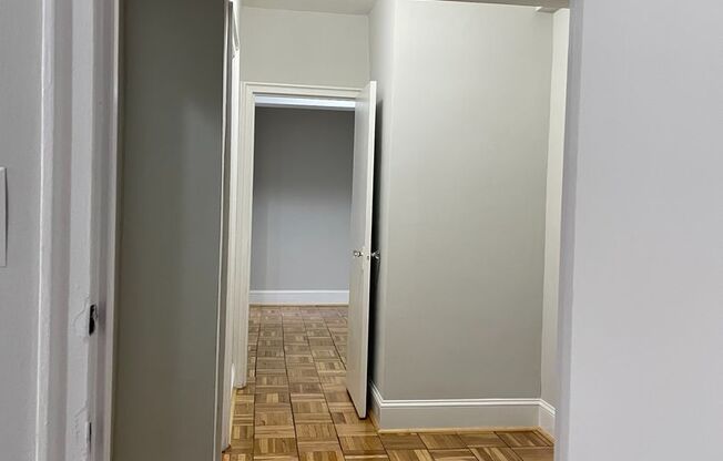 1 bed, 1 bath, 925 sqft, $1,994, Unit 122