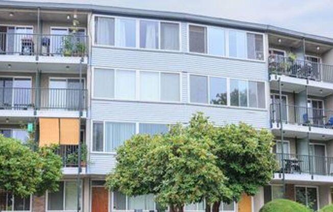 Villa Capri at Eastlake, Seattle