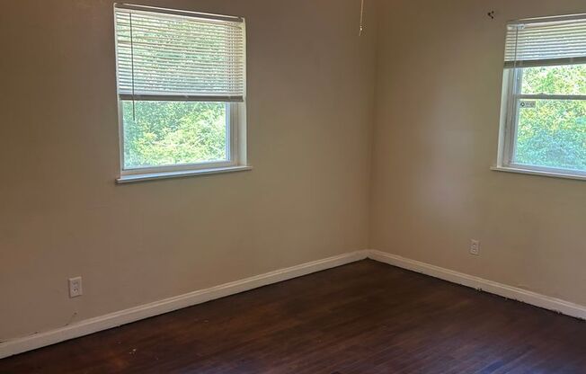 Charming 2 Bedroom 1 Bath House Rent Ready ! $1215 ! Great Location