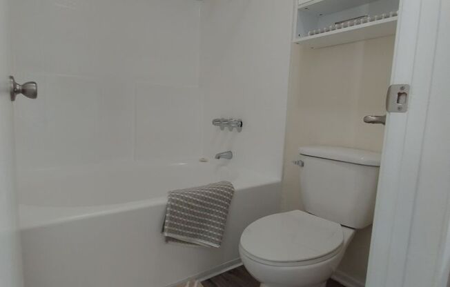 2 beds, 2 baths, 884 sqft, $2,792, Unit 217