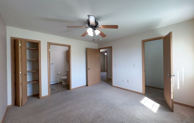 3 beds, 2 baths, 1,319 sqft, $1,470, Unit WI 3550-87