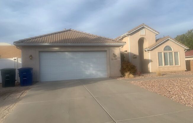 3 Bedroom 2 bath home located near Red Cliffs Mall