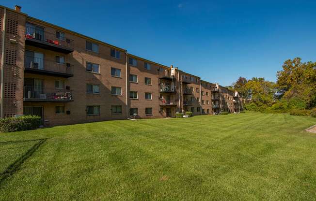 Glen Willow Apartments Building Exterior 06