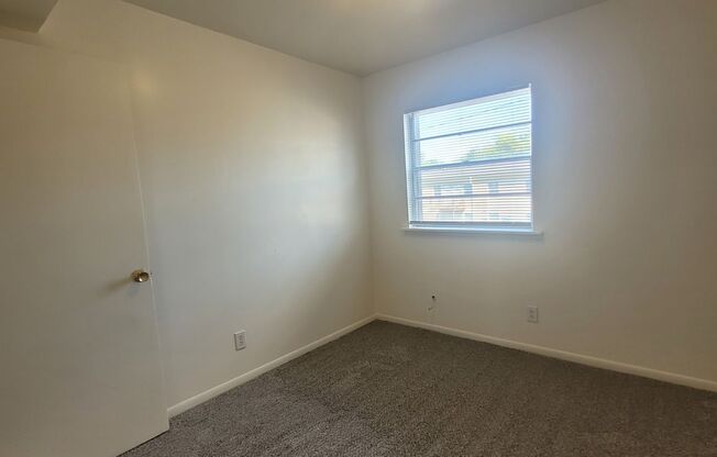 2 beds, 1 bath, 675 sqft, $708, Unit 430 Winfield-Unit 03