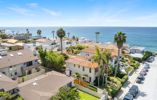STUNNING 3BR Townhome with Garage, 1 BLOCK from the Ocean!
